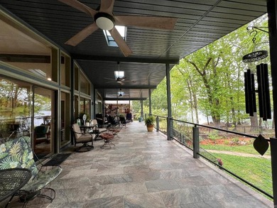 Lake living in HSV! So many options for this mid-century beauty - photo 22