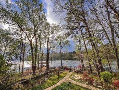 Lake living in HSV! So many options for this mid-century beauty - photo 25