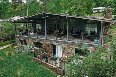 Lake living in HSV! So many options for this mid-century beauty - photo 27