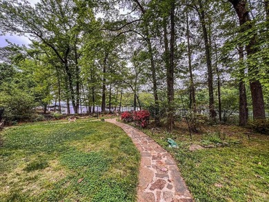 Lake living in HSV! So many options for this mid-century beauty - photo 31