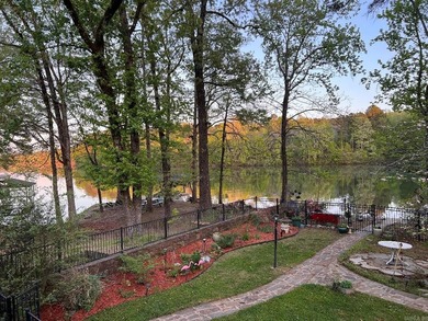 Lake living in HSV! So many options for this mid-century beauty - photo 32