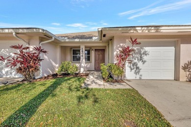 Priced to sell immediately! This move-in ready 2/2/1 townhome in - photo 3