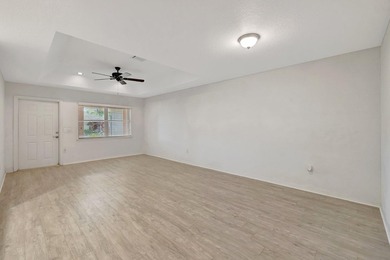 Priced to sell immediately! This move-in ready 2/2/1 townhome in - photo 5
