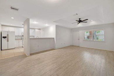 Priced to sell immediately! This move-in ready 2/2/1 townhome in - photo 6