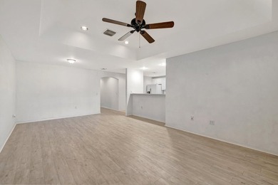 Priced to sell immediately! This move-in ready 2/2/1 townhome in - photo 7
