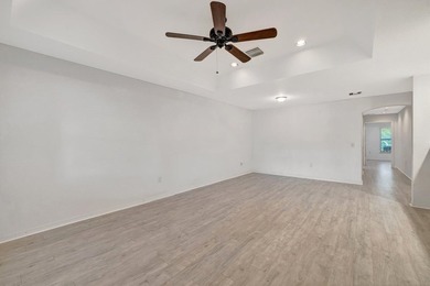 Priced to sell immediately! This move-in ready 2/2/1 townhome in - photo 8