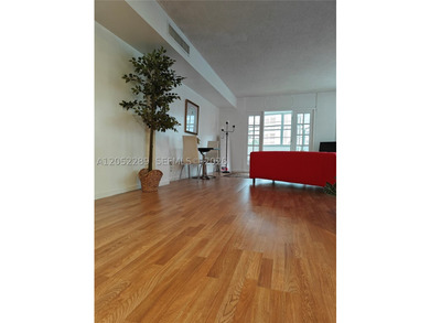 Excellent opportunity for Investor or Owner Occupant with the - photo 5