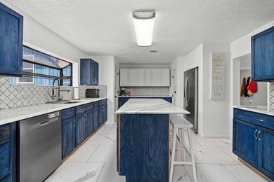 FULLY REMODELED LAKE MURVAUL RETREAT - 7 BEDROOMS - BOATHOUSE - - photo 14