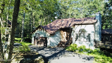 McConnell  Pond Home For Sale in Lords Valley Pennsylvania
