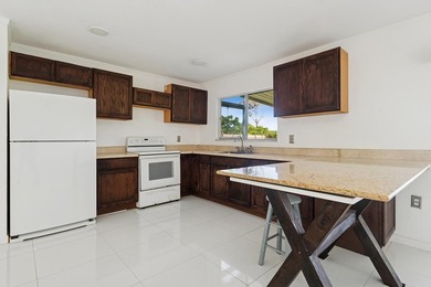 Welcome to this spacious 3 bed and 3 bath home with 2 ensuites - photo 7