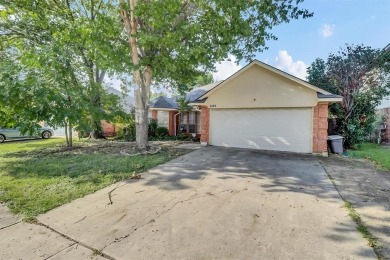 Charming 3-bedroom home in Grand Prairie, ideally located south