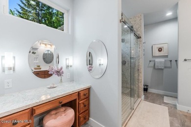 Set in a beautifully updated custom home minutes from downtown - photo 25