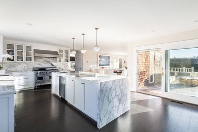 Experience the pinnacle of Hamptons living in this extraordinary - photo 5