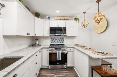 Lake Sinclair living at its best. This fully renovated 3 bedroom - photo 6