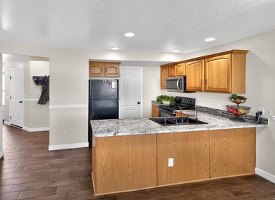 This home is so light and bright! Welcome to 802 Sugar Maple Ct - photo 8