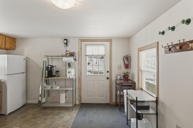 Charming cottage-style single-wide home conveniently located in - photo 7