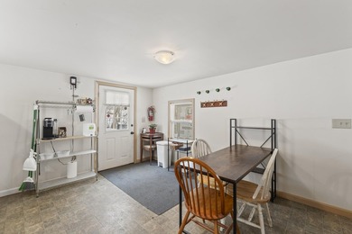 Charming cottage-style single-wide home conveniently located in - photo 8