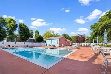From the moment you arrive at The Woodlands at Islip, you'll - photo 23