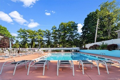 From the moment you arrive at The Woodlands at Islip, you'll - photo 24