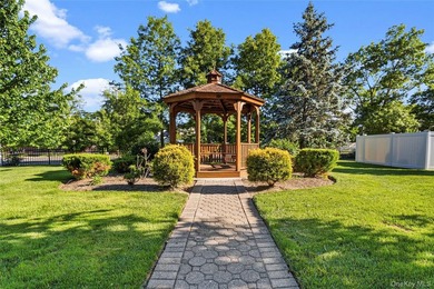 From the moment you arrive at The Woodlands at Islip, you'll - photo 29