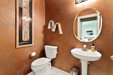 Now on the market is this premier, highly sought spacious 3 BR - photo 25