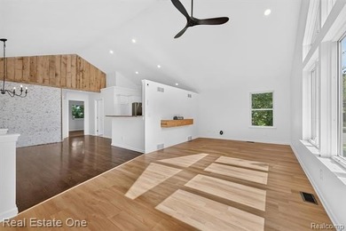 Charming 3-bedroom, 2-bath home in Gibraltar's highly - photo 4