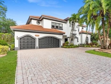 Welcome to this stunning courtyard home with 1/1 separate guest - photo 3