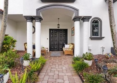 Welcome to this stunning courtyard home with 1/1 separate guest - photo 5