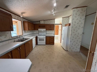 Discover the potential of this 4 bedroom, 2 bathroom - photo 4