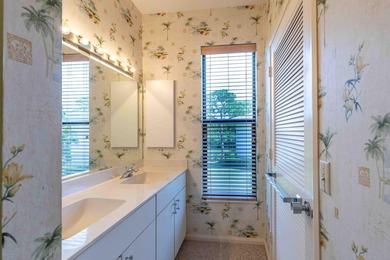 Spectacular 3 bedroom, 2 bath second floor condo WITH DETACHED - photo 17