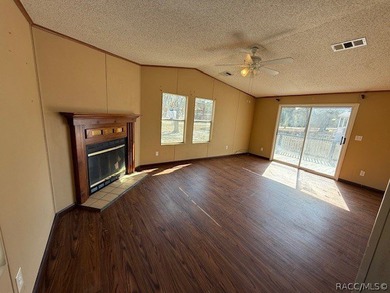 Discover the potential of this 4 bedroom, 2 bathroom - photo 8