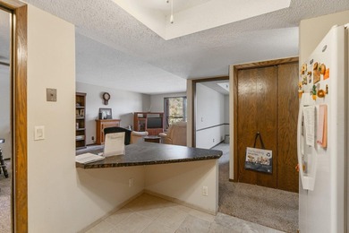 2 bedroom, 2 bathroom condo located in Crystal! When you walk in - photo 11