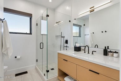 This six-bedroom residence features an open, thoughtfully - photo 14