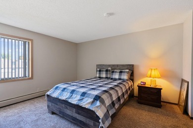 2 bedroom, 2 bathroom condo located in Crystal! When you walk in - photo 15
