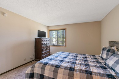 2 bedroom, 2 bathroom condo located in Crystal! When you walk in - photo 16