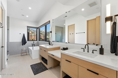 This six-bedroom residence features an open, thoughtfully - photo 19