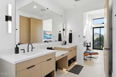 This six-bedroom residence features an open, thoughtfully - photo 21