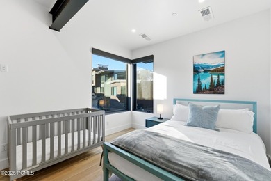 This six-bedroom residence features an open, thoughtfully - photo 28