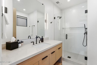 This six-bedroom residence features an open, thoughtfully - photo 29