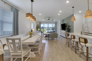 Better than new! CHARMING VILLA on a LAKE FRONT LOT in the - photo 10