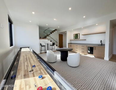 This six-bedroom residence features an open, thoughtfully - photo 31