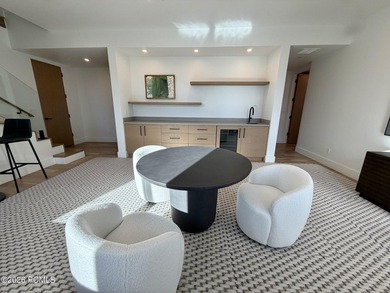 This six-bedroom residence features an open, thoughtfully - photo 32