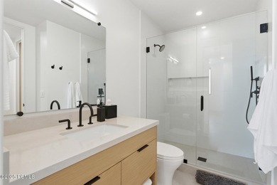 This six-bedroom residence features an open, thoughtfully - photo 36