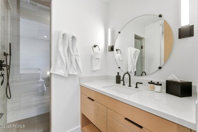 This six-bedroom residence features an open, thoughtfully - photo 38