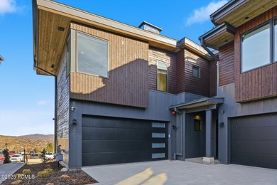 This six-bedroom residence features an open, thoughtfully - photo 39