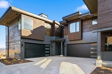 This six-bedroom residence features an open, thoughtfully - photo 40