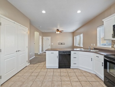 Beautiful and well-maintained condo located at 114 E Bella Monte - photo 3