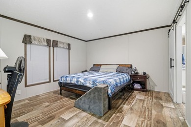 Beautiful 2022 model Fleetwood Inspiration 4 bedroom 2 bath - photo 20