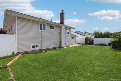 Welcome to this well-maintained three bedroom, one- and one-half - photo 20