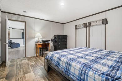 Beautiful 2022 model Fleetwood Inspiration 4 bedroom 2 bath - photo 22